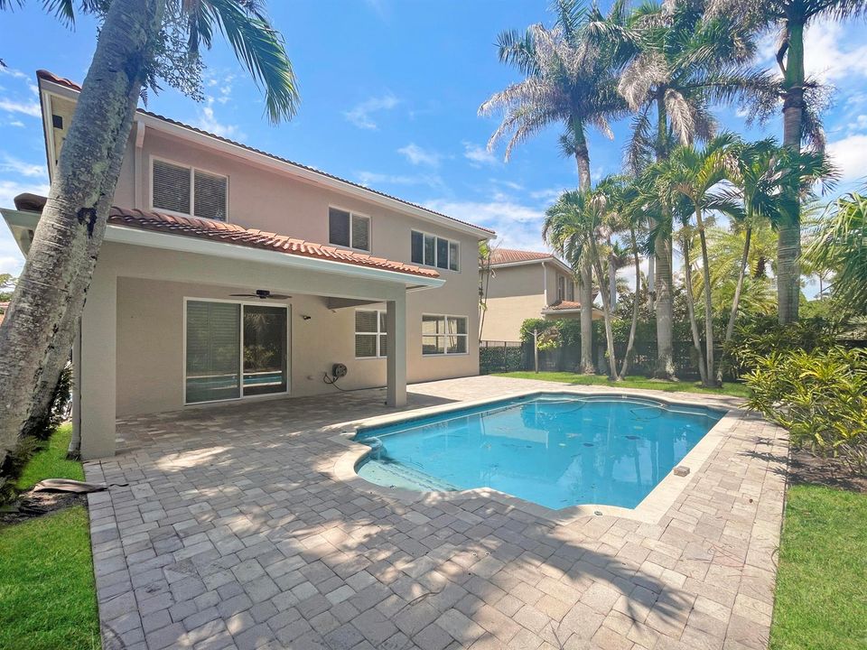 Rear-Exterior-Pool