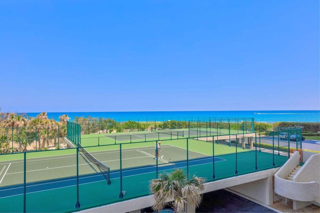 4 TENNIS COURTS