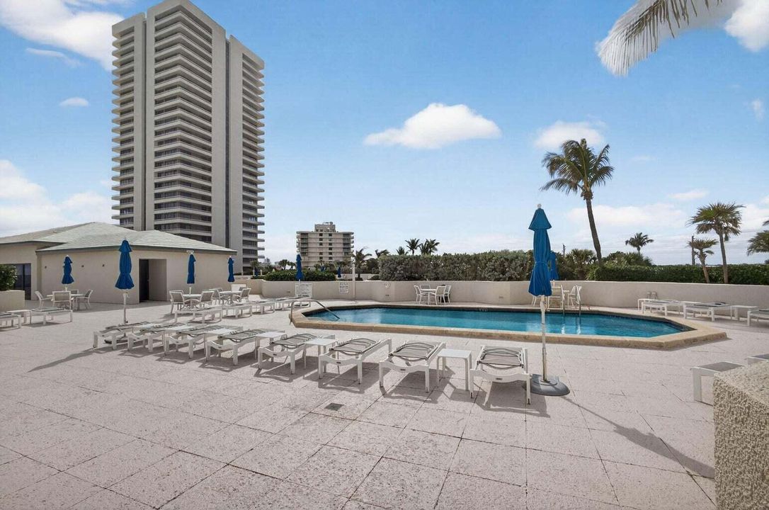 HEATED POOL