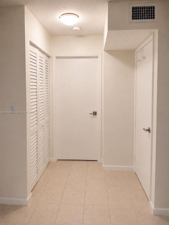 For Rent: $2,550 (2 beds, 2 baths, 970 Square Feet)
