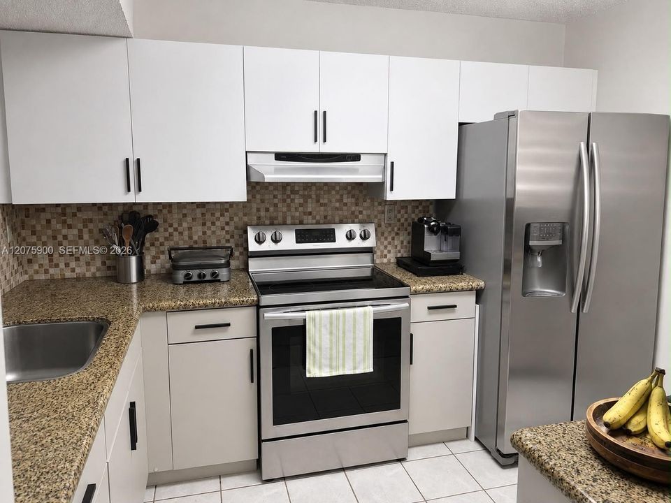 For Rent: $2,550 (2 beds, 2 baths, 970 Square Feet)