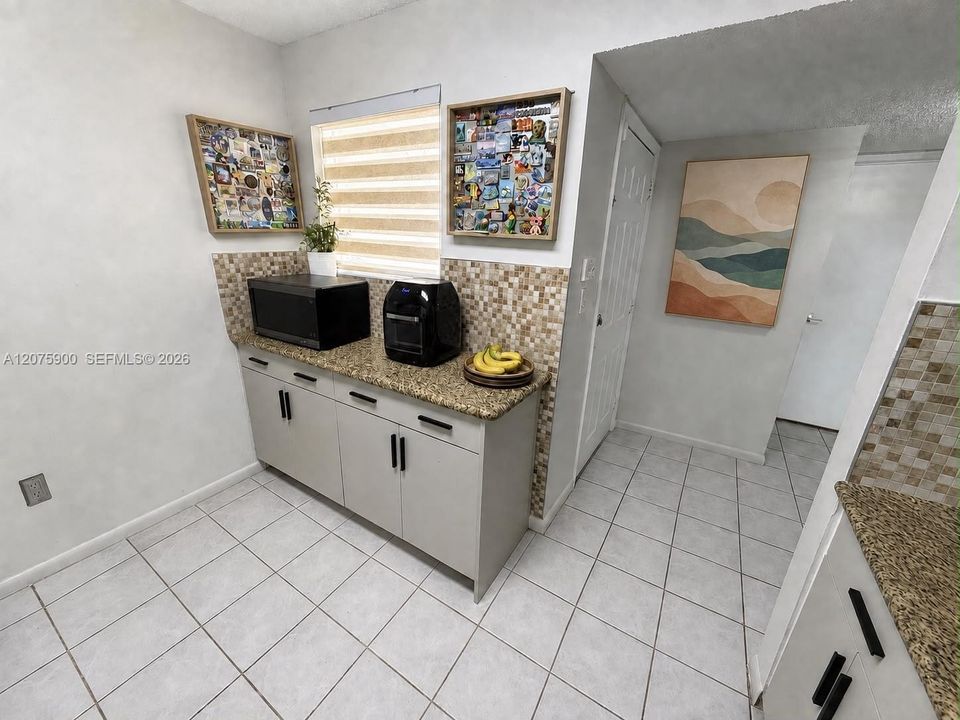 For Rent: $2,550 (2 beds, 2 baths, 970 Square Feet)