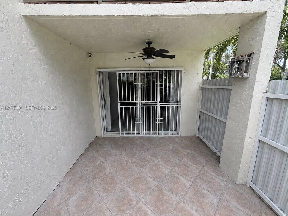 For Rent: $2,550 (2 beds, 2 baths, 970 Square Feet)