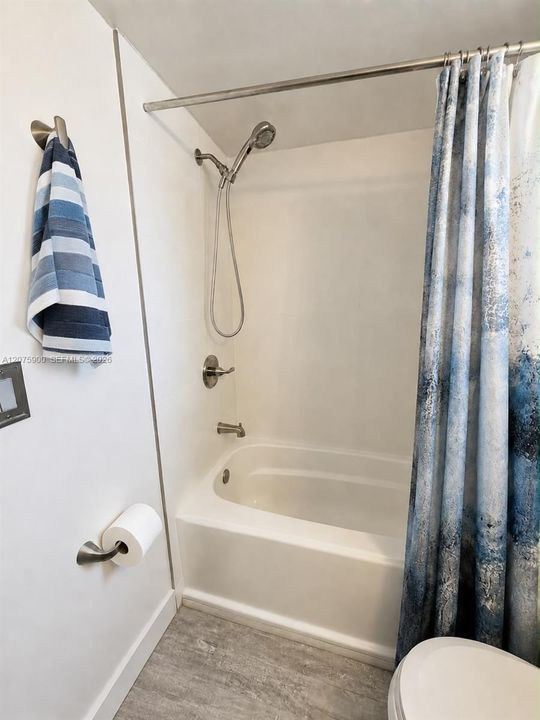 For Rent: $2,550 (2 beds, 2 baths, 970 Square Feet)