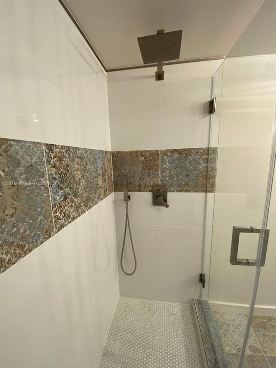 For Rent: $2,550 (2 beds, 2 baths, 970 Square Feet)