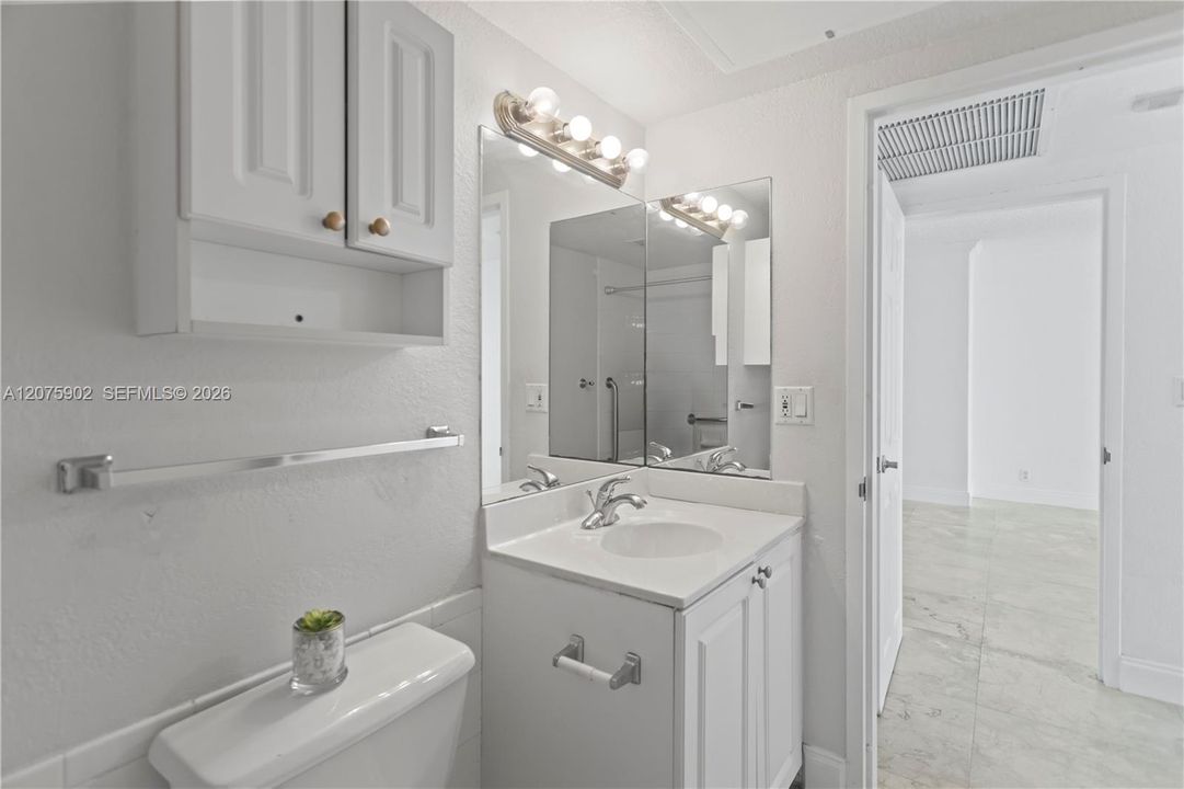 For Rent: $2,300 (1 beds, 1 baths, 835 Square Feet)