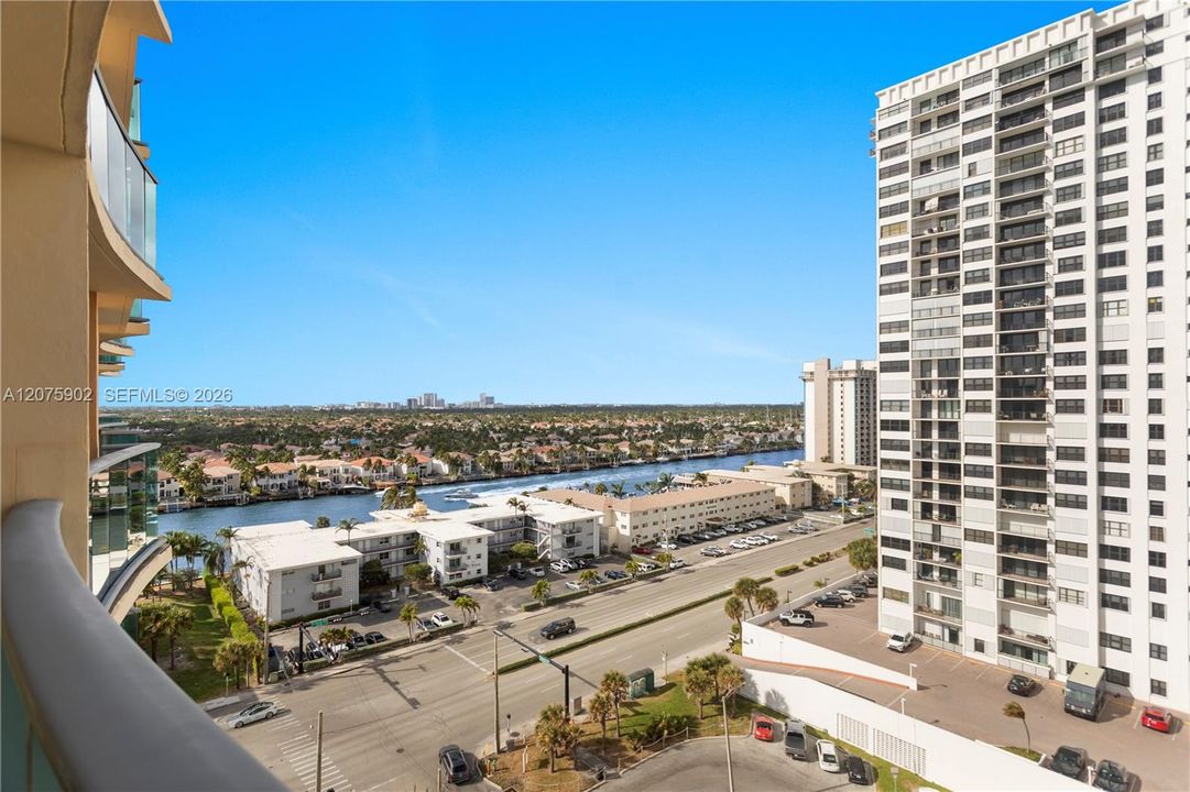 For Rent: $2,300 (1 beds, 1 baths, 835 Square Feet)