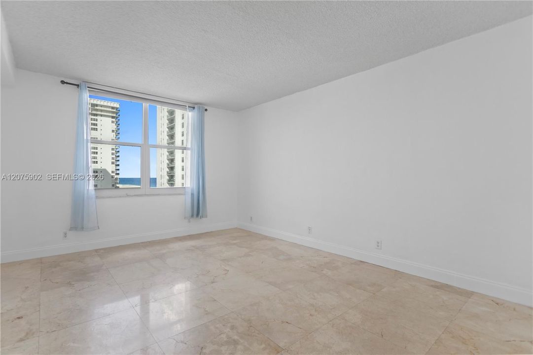 For Rent: $2,300 (1 beds, 1 baths, 835 Square Feet)