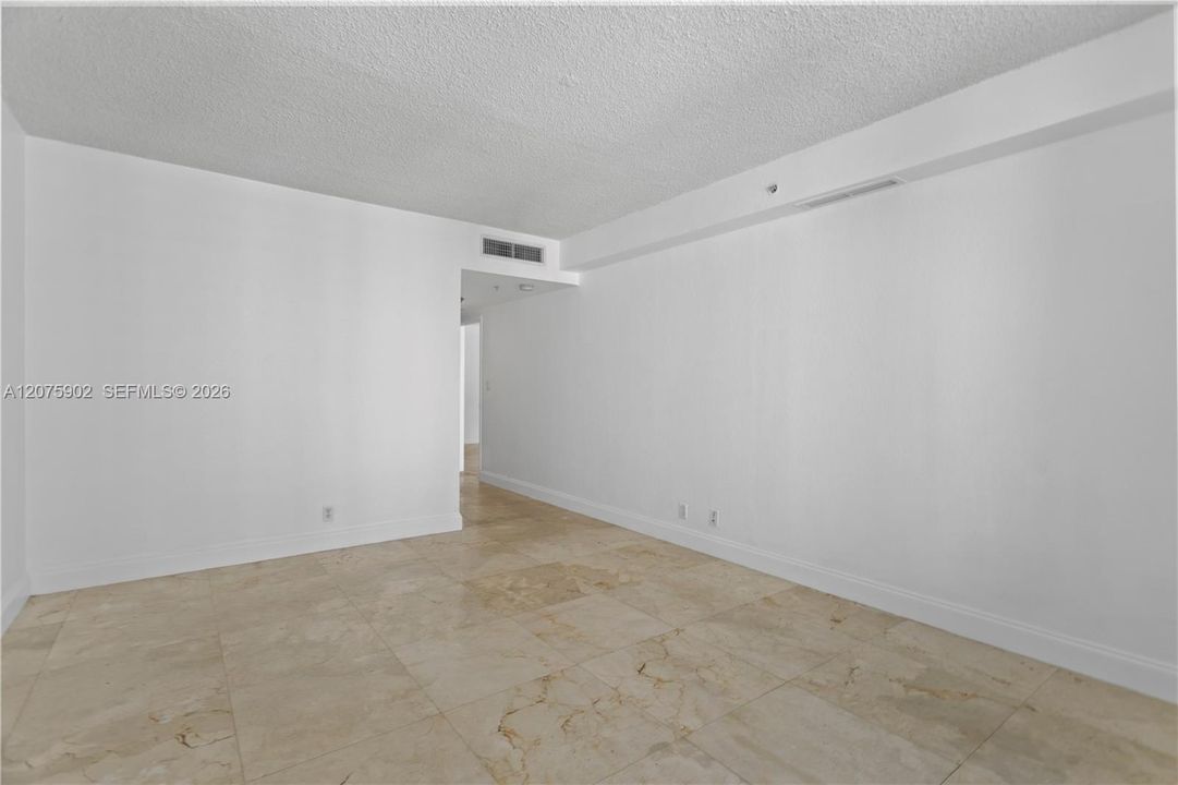 For Rent: $2,300 (1 beds, 1 baths, 835 Square Feet)