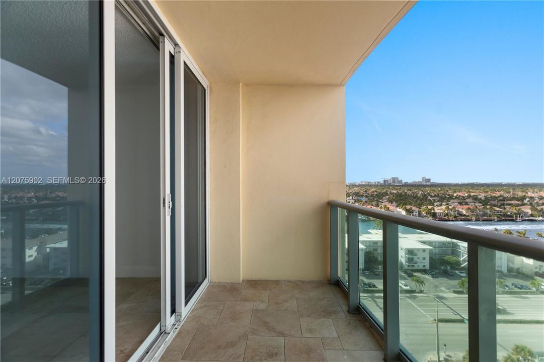 For Rent: $2,300 (1 beds, 1 baths, 835 Square Feet)