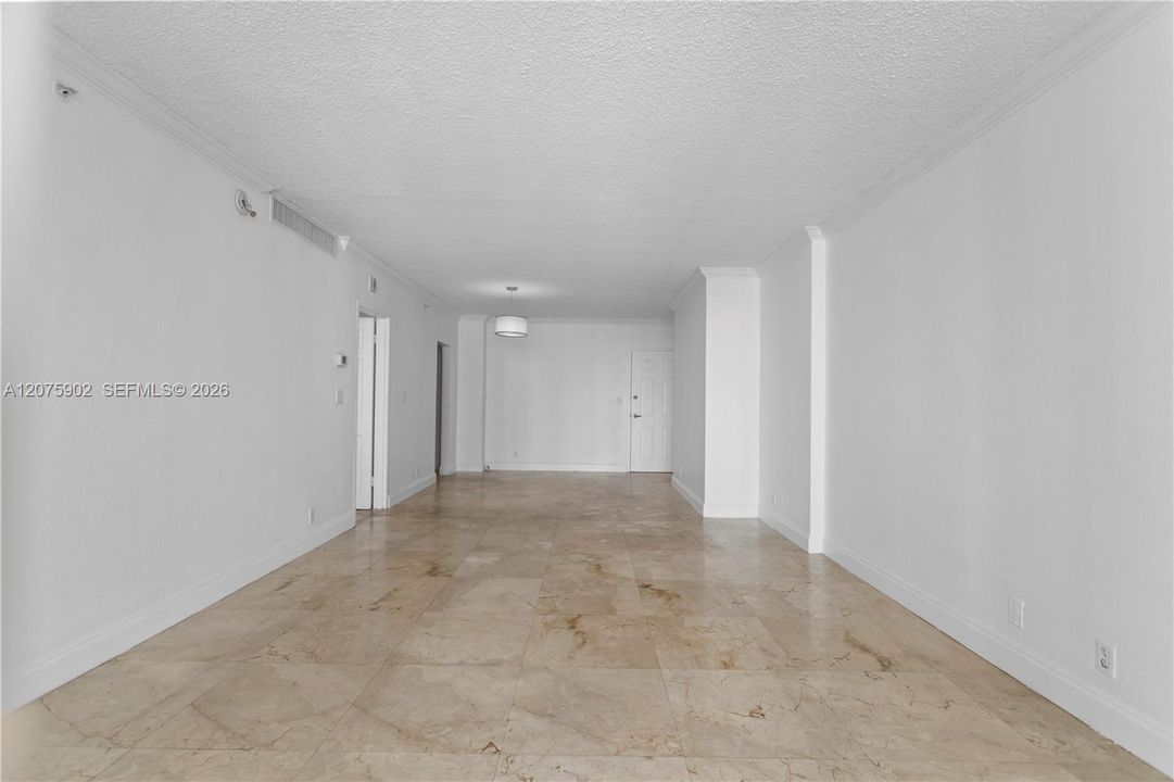 For Rent: $2,300 (1 beds, 1 baths, 835 Square Feet)