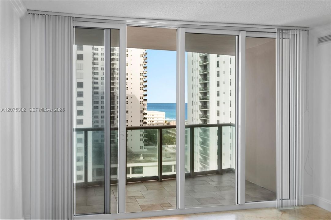 For Rent: $2,300 (1 beds, 1 baths, 835 Square Feet)