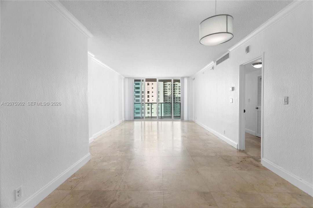 For Rent: $2,300 (1 beds, 1 baths, 835 Square Feet)