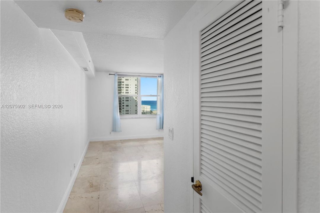 For Rent: $2,300 (1 beds, 1 baths, 835 Square Feet)