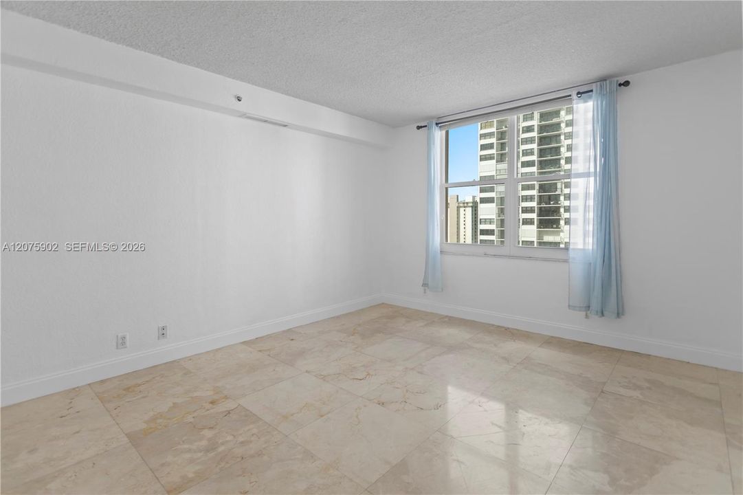 For Rent: $2,300 (1 beds, 1 baths, 835 Square Feet)