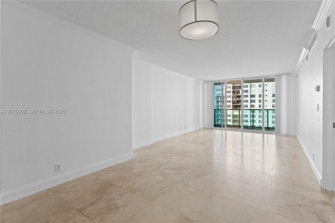 For Rent: $2,300 (1 beds, 1 baths, 835 Square Feet)