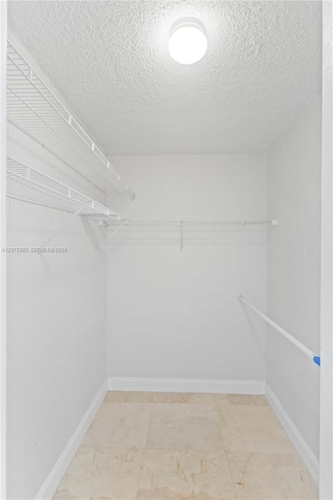For Rent: $2,300 (1 beds, 1 baths, 835 Square Feet)