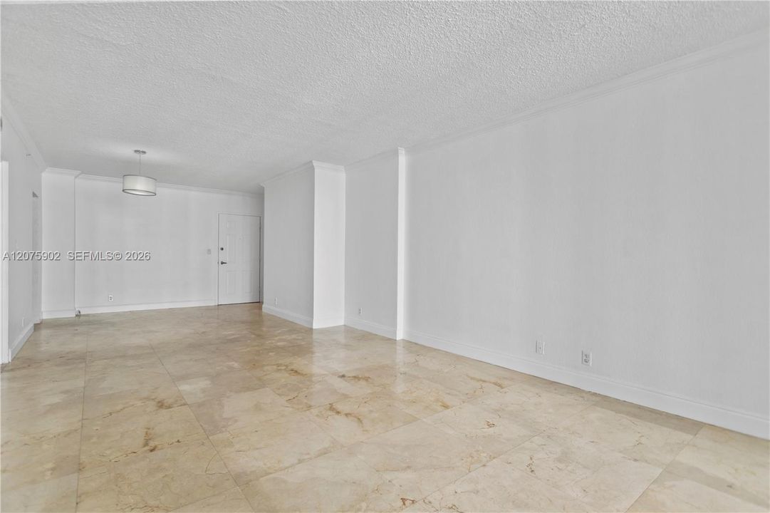 For Rent: $2,300 (1 beds, 1 baths, 835 Square Feet)