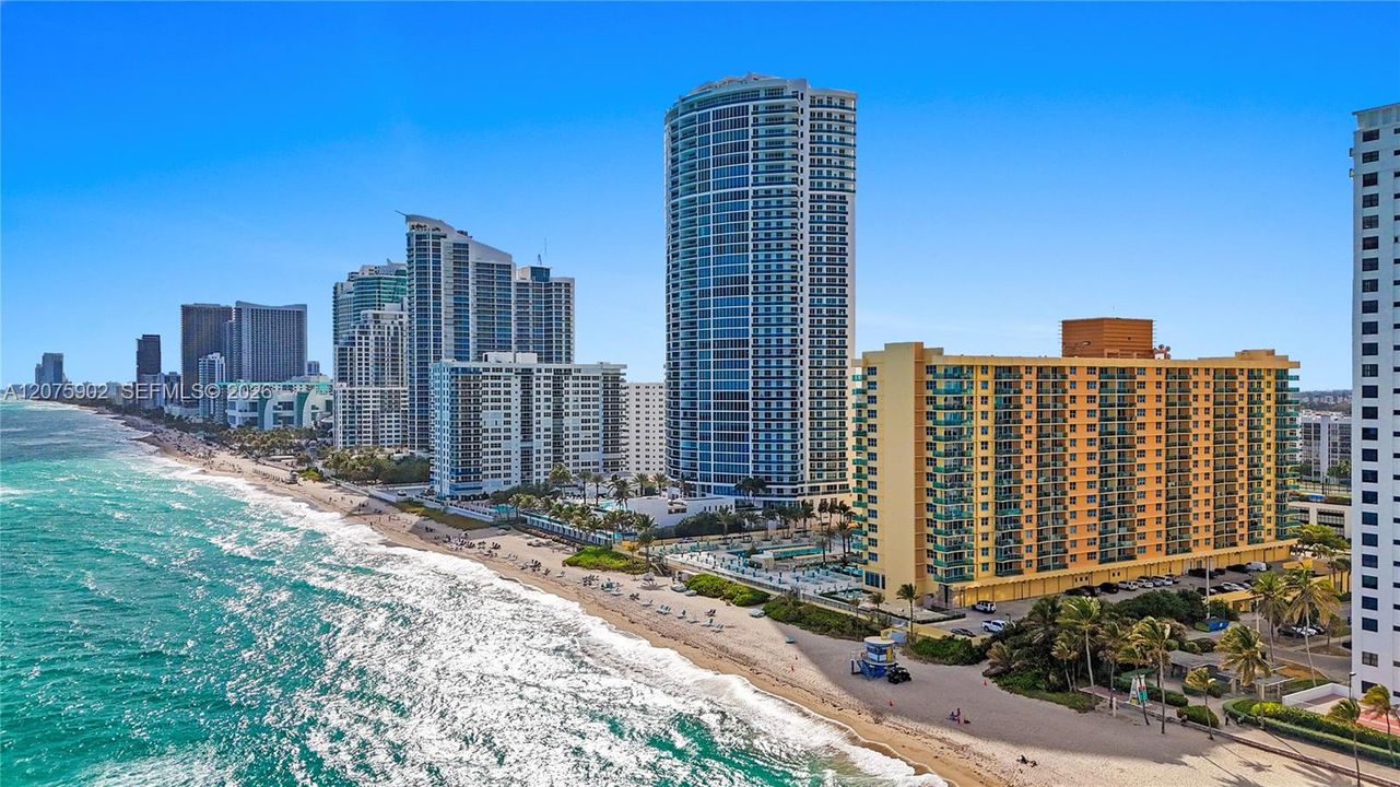For Rent: $2,300 (1 beds, 1 baths, 835 Square Feet)