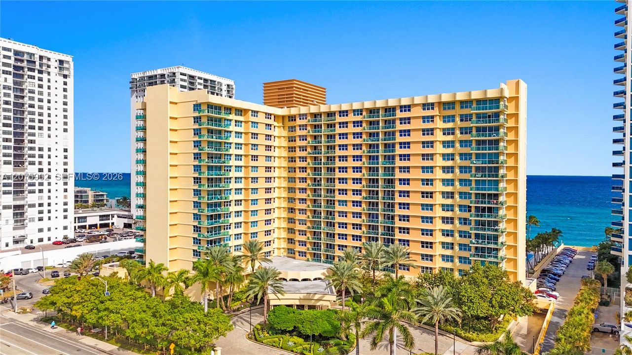 For Rent: $2,300 (1 beds, 1 baths, 835 Square Feet)