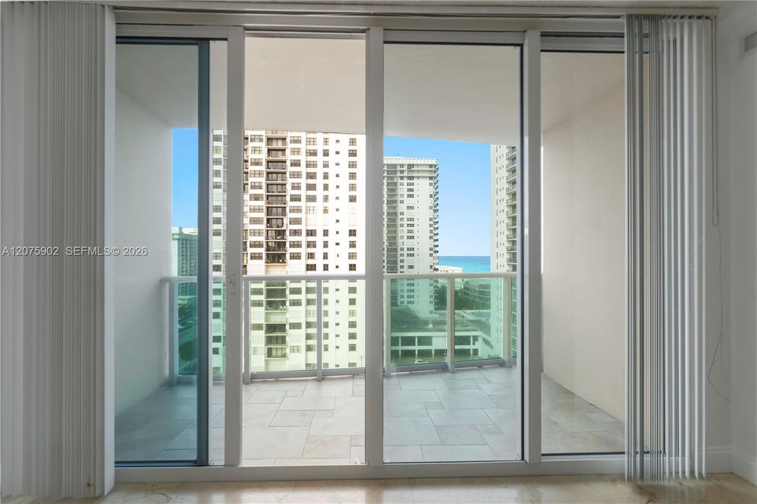 For Rent: $2,300 (1 beds, 1 baths, 835 Square Feet)