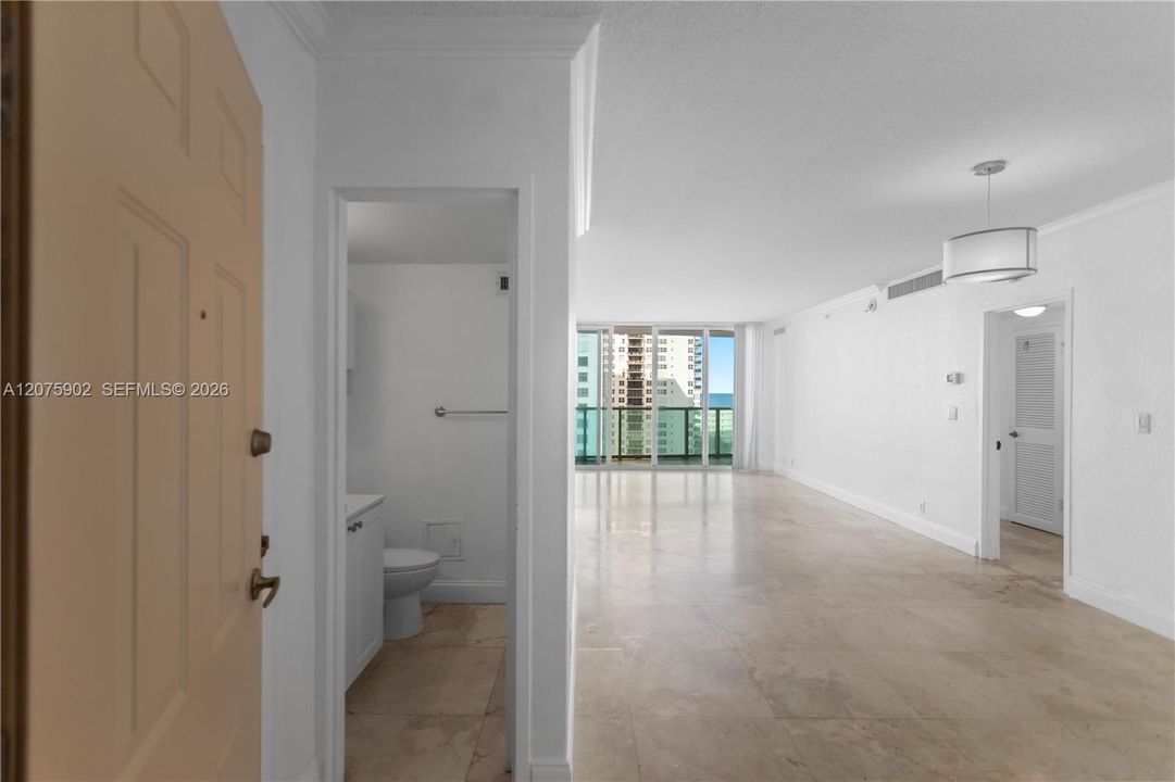 For Rent: $2,300 (1 beds, 1 baths, 835 Square Feet)