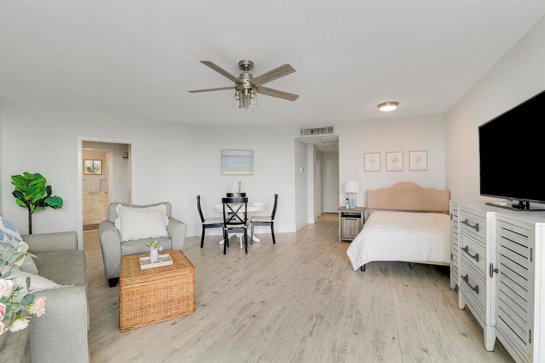 STUDIO/Living,Dining, Bed