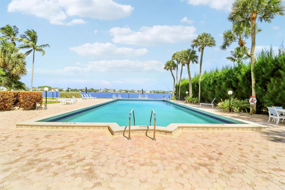 Pool Directly on Intracoastal
