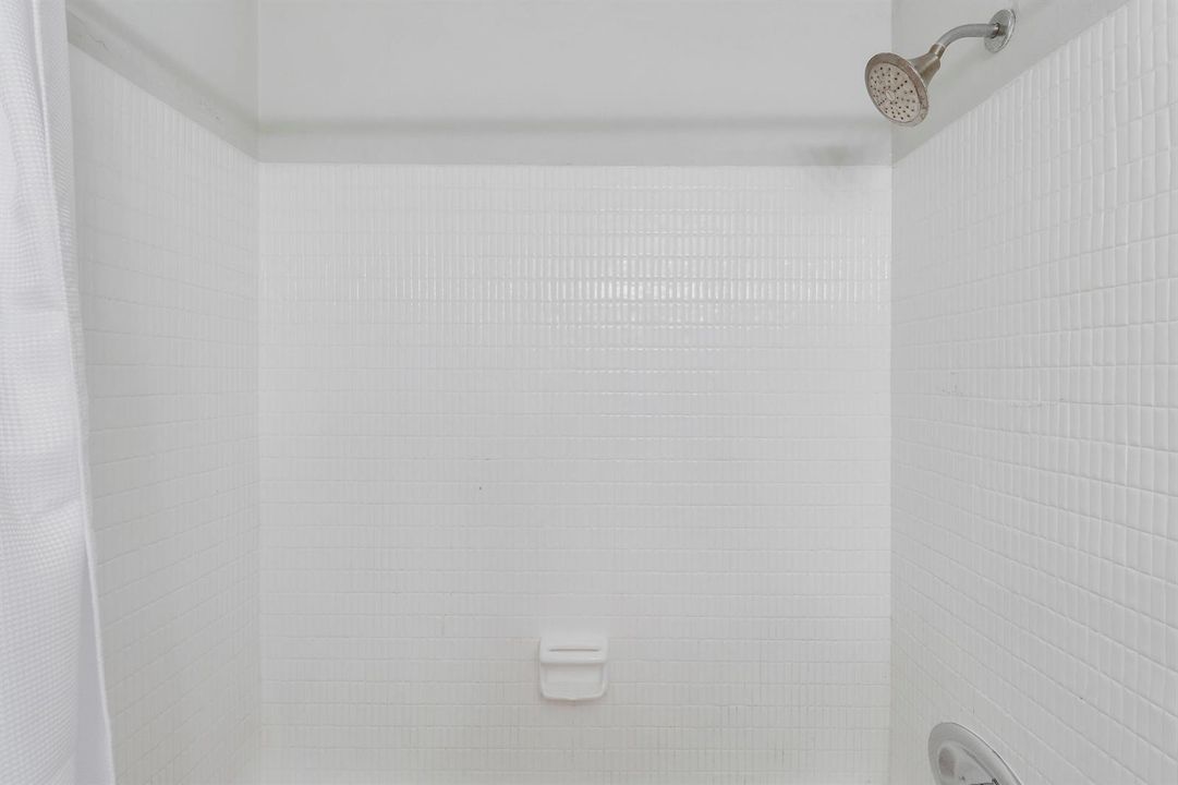 Shower/Tub