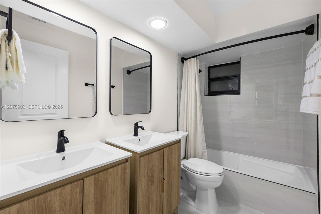 For Sale: $525,000 (3 beds, 2 baths, 900 Square Feet)