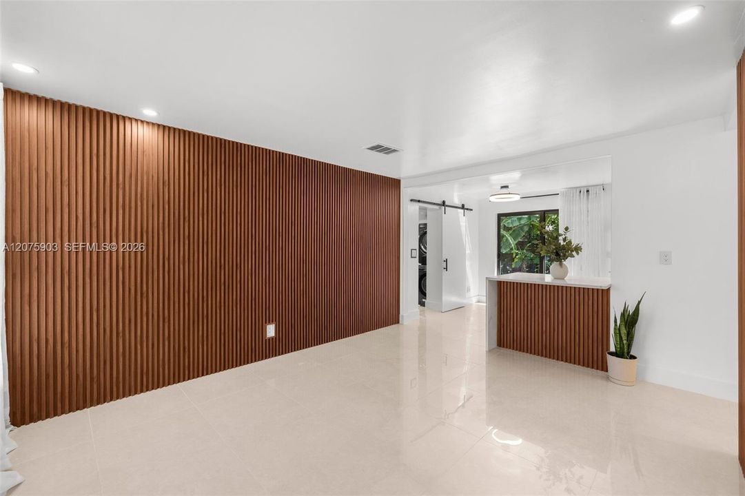 For Sale: $525,000 (3 beds, 2 baths, 900 Square Feet)