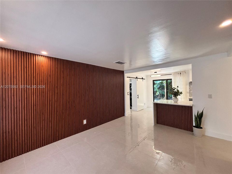 For Sale: $525,000 (3 beds, 2 baths, 900 Square Feet)
