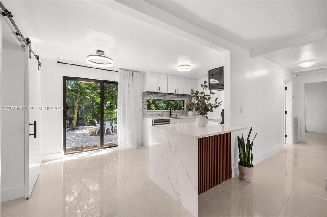 For Sale: $525,000 (3 beds, 2 baths, 900 Square Feet)