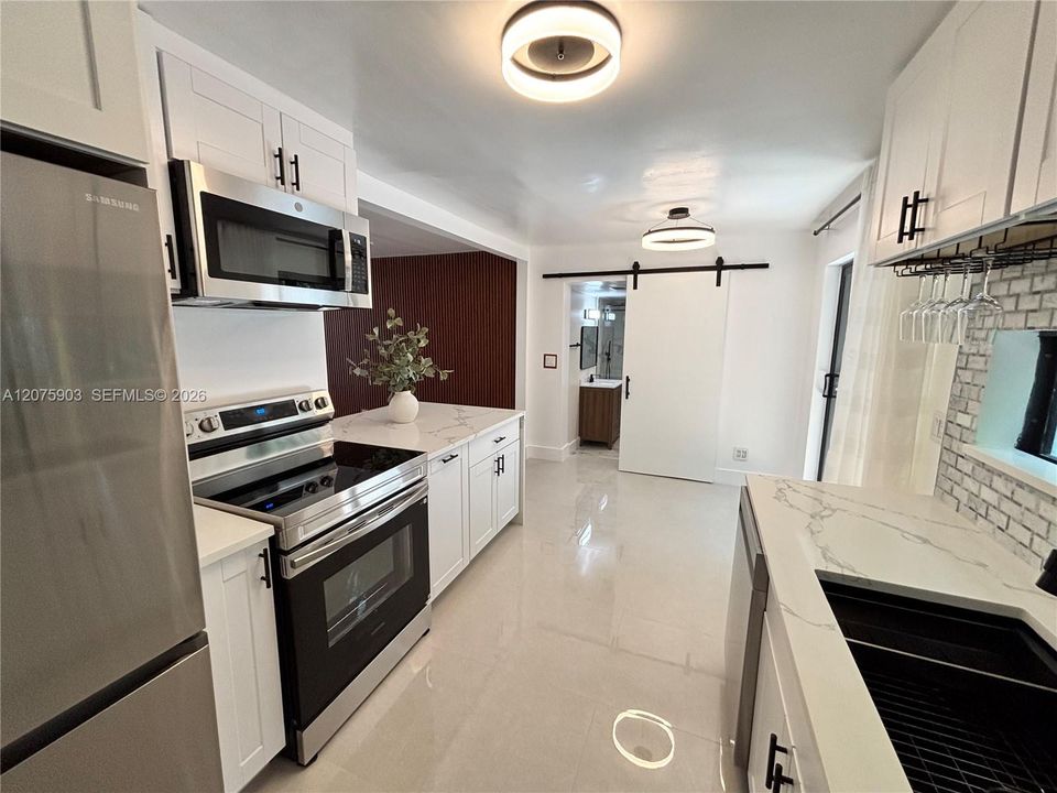 For Sale: $525,000 (3 beds, 2 baths, 900 Square Feet)