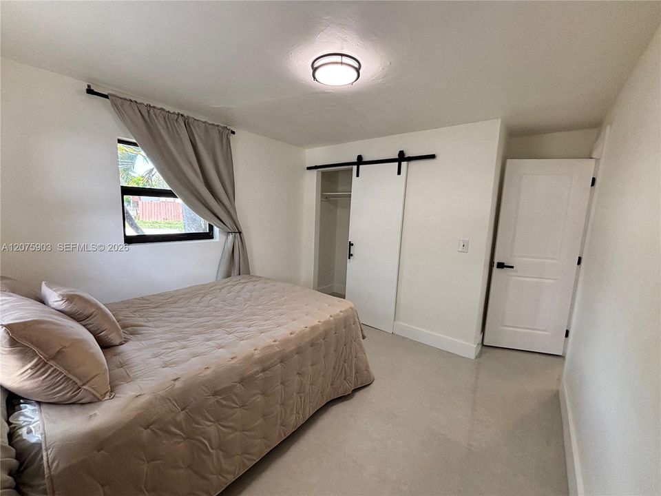 For Sale: $525,000 (3 beds, 2 baths, 900 Square Feet)