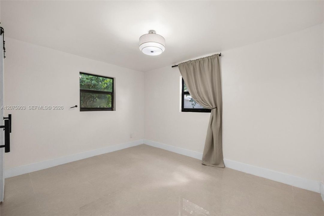 For Sale: $525,000 (3 beds, 2 baths, 900 Square Feet)