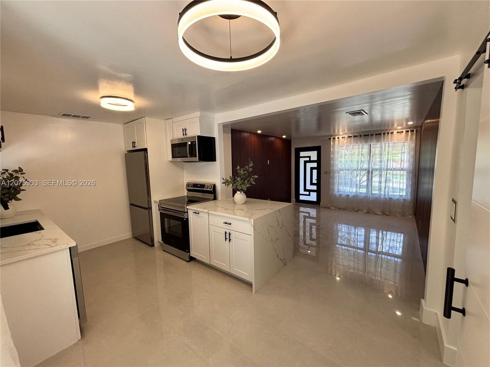 For Sale: $525,000 (3 beds, 2 baths, 900 Square Feet)