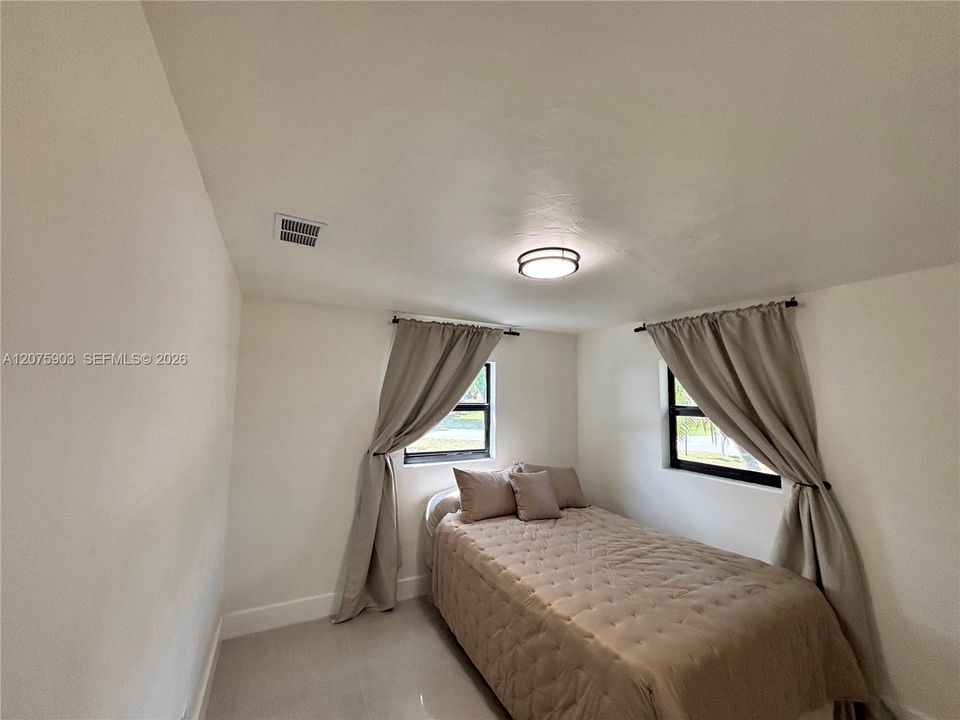 For Sale: $525,000 (3 beds, 2 baths, 900 Square Feet)