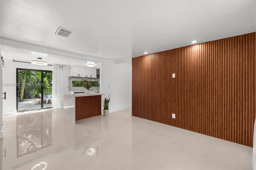 For Sale: $525,000 (3 beds, 2 baths, 900 Square Feet)