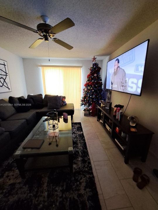For Sale: $178,000 (1 beds, 1 baths, 625 Square Feet)