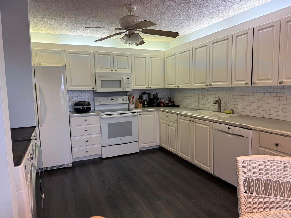 EAT IN KITCHEN