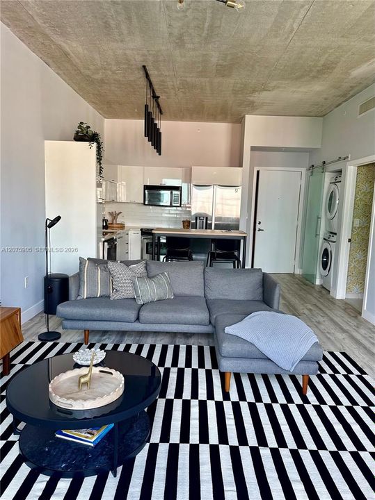 For Rent: $2,830 (1 beds, 1 baths, 651 Square Feet)