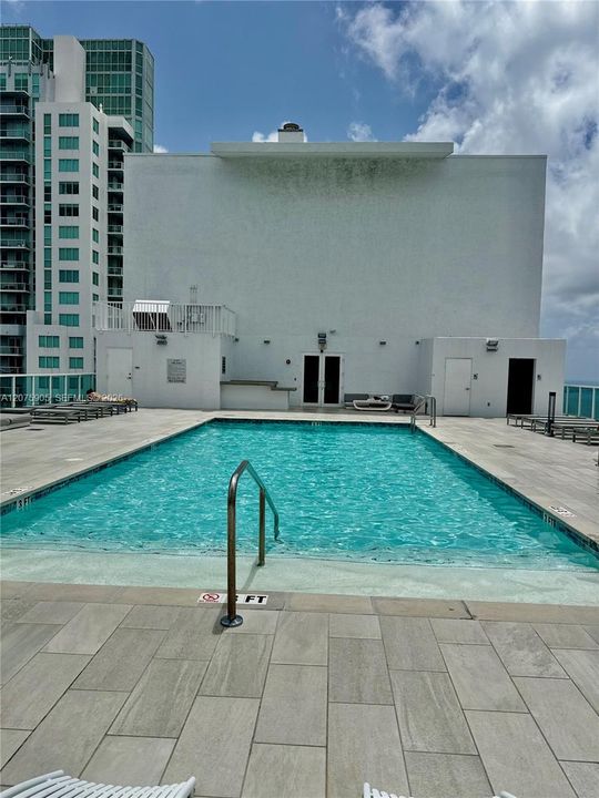 For Rent: $2,830 (1 beds, 1 baths, 651 Square Feet)