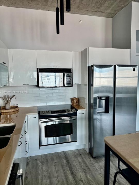For Rent: $2,830 (1 beds, 1 baths, 651 Square Feet)