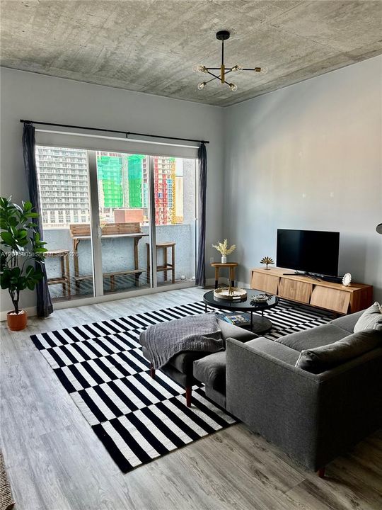 For Rent: $2,830 (1 beds, 1 baths, 651 Square Feet)