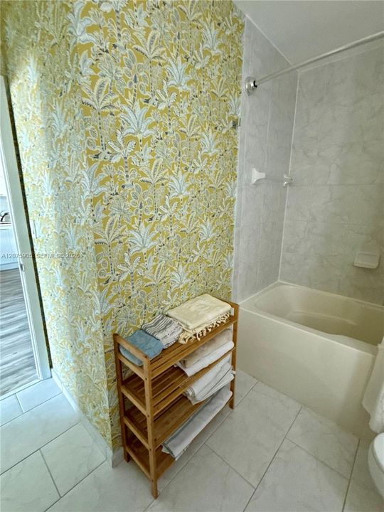 For Rent: $2,830 (1 beds, 1 baths, 651 Square Feet)