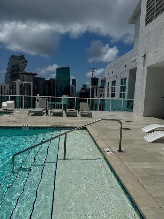 For Rent: $2,830 (1 beds, 1 baths, 651 Square Feet)
