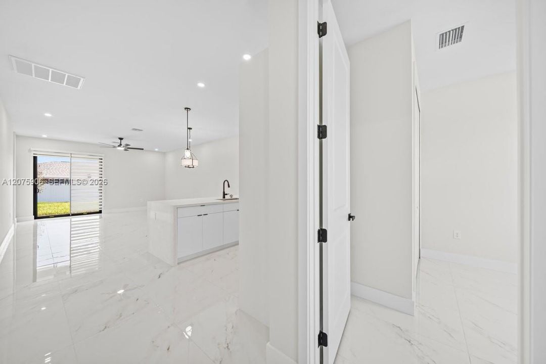 For Sale: $549,900 (0 beds, 0 baths, 2400 Square Feet)