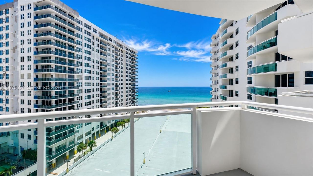 For Rent: $2,550 (1 beds, 1 baths, 883 Square Feet)
