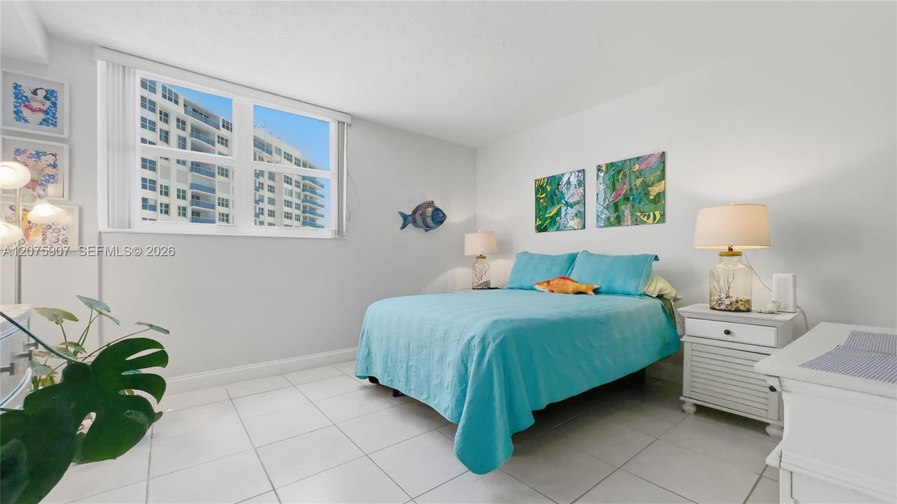 For Rent: $2,550 (1 beds, 1 baths, 883 Square Feet)